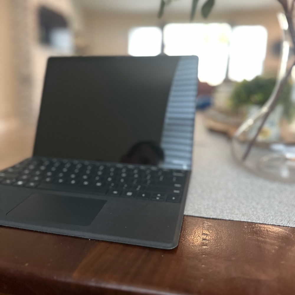 Microsoft surface pro 8 - Picture 2 of 5